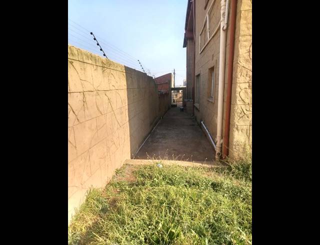 4 BEDROOM HOUSE FOR SALE IN LENASIA SOUTH